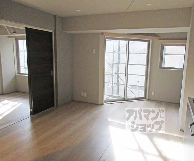 居室・リビング　開放感のある明るいお部屋です