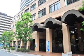 中学校　港区立港南中学校（中学校）まで108m