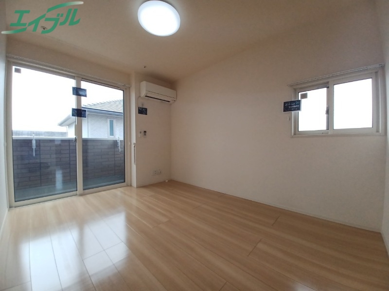 居室・リビング　同型参考写真