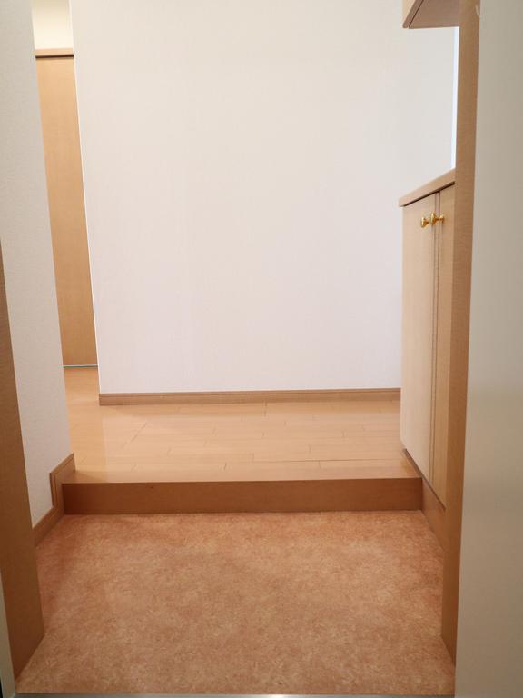 玄関　同タイプ　別部屋写真
