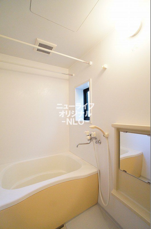 バス・シャワールーム　いつでも温かいバスタイムを楽しめる追い焚き給湯付き☆