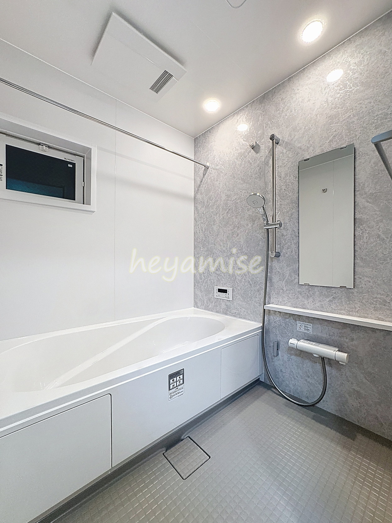 バス・シャワールーム　※写真は103号室のものです