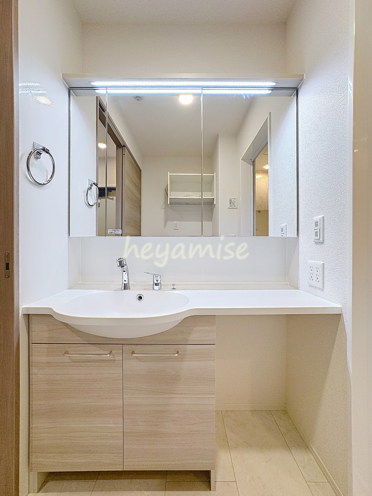 洗面設備　※写真は103号室のものです