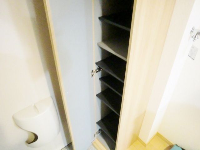 玄関　★収納豊富な下駄箱です★
