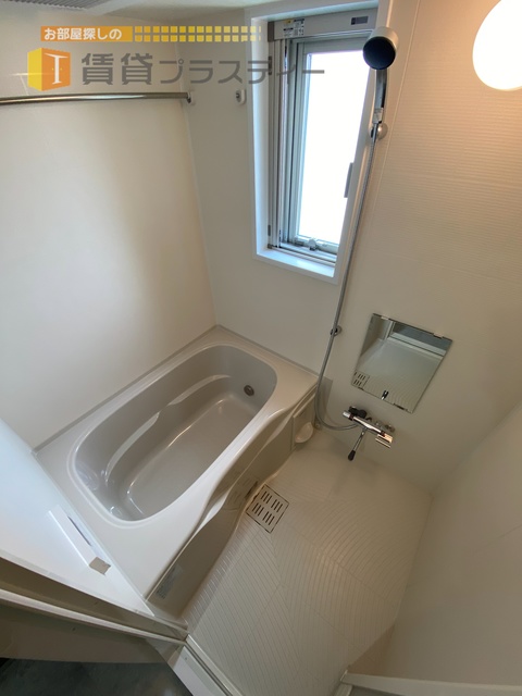 バス・シャワールーム　追い炊き機能・浴室乾燥機能付き。