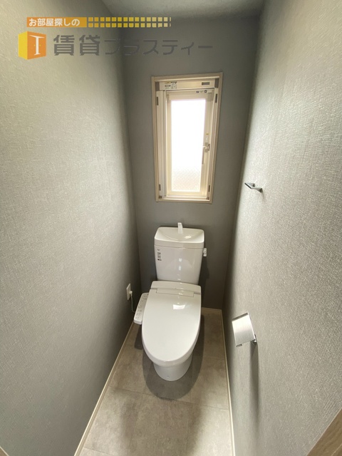 トイレ　温水洗浄便座付き。