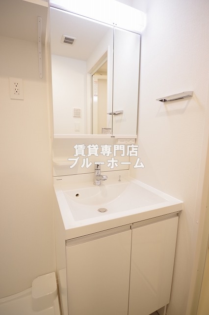 洗面設備　洗面所も収納豊富！