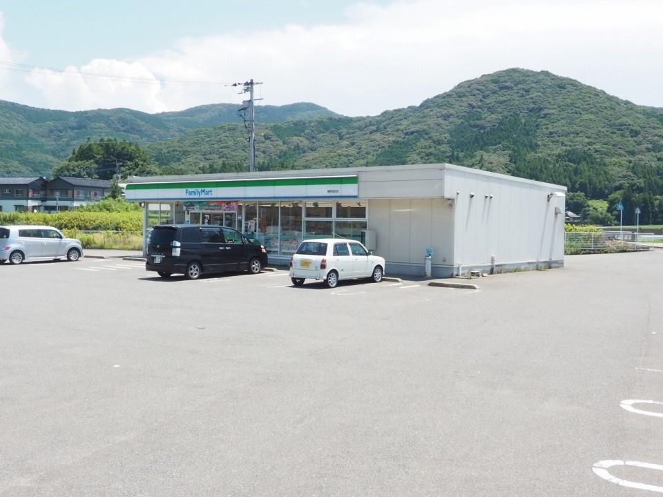 コンビニ　ファミリーマート 嬉野塩田店（コンビニ）まで200m
