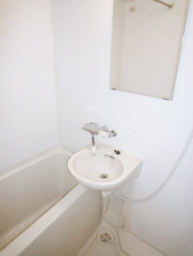 バス・シャワールーム　浴室乾燥機付きで雨の日も安心☆