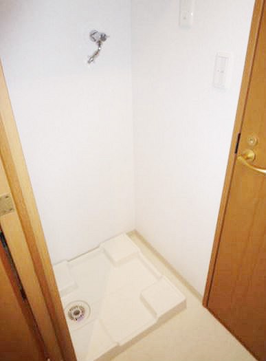 その他設備　扉付きで洗濯機を隠せます☆