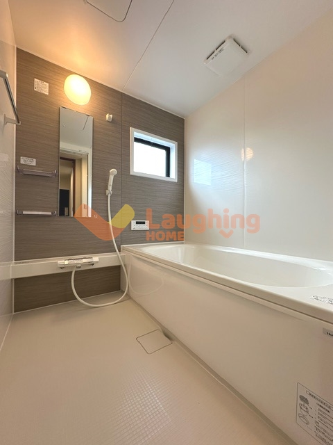 バス・シャワールーム　コンパクトで使いやすいお風呂です