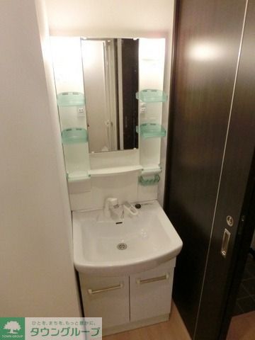 洗面設備　朝の支度に嬉しい独立洗面所