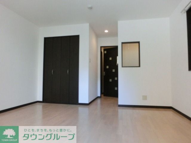 その他部屋・スペース　バルコニー側より見た室内