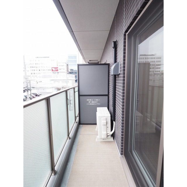 バルコニー　（参考）他室の写真を使用しています。現況優先となります。