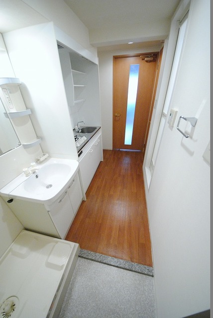 玄関　写真は２０５号室