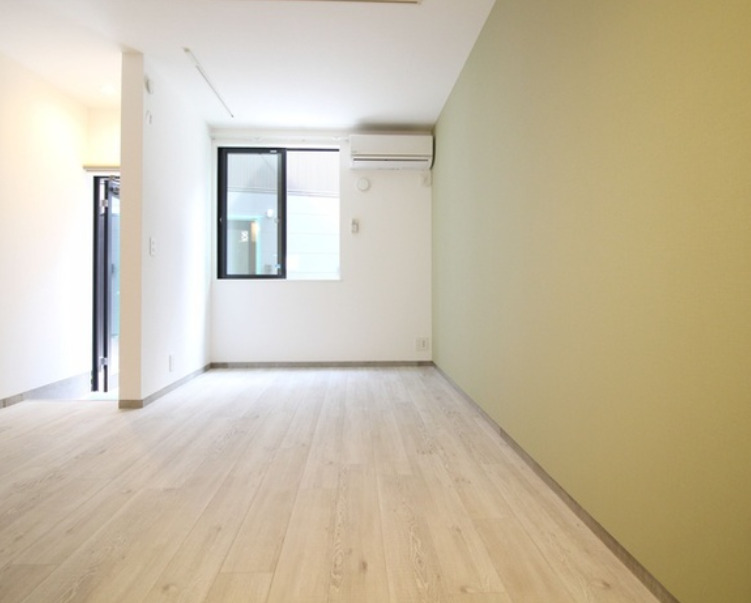 居室・リビング　落ち着いた色調の洋室です