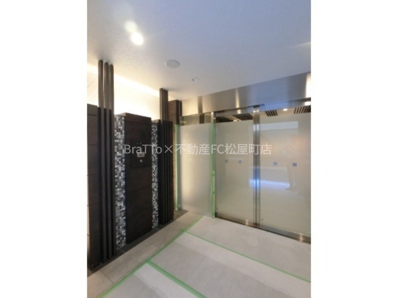 エントランス　マンション共用部分（オートロック付き）