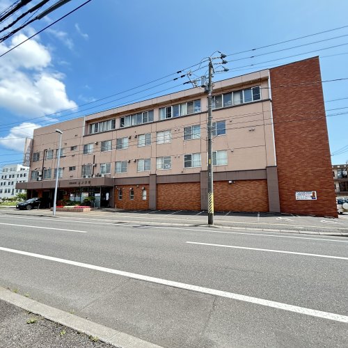 病院　上田病院(医療法人社団)（病院）まで212m