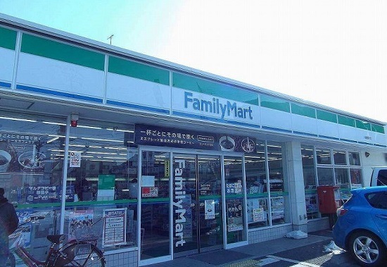 コンビニ　ファミリーマート川越熊野町店（コンビニ）まで400m