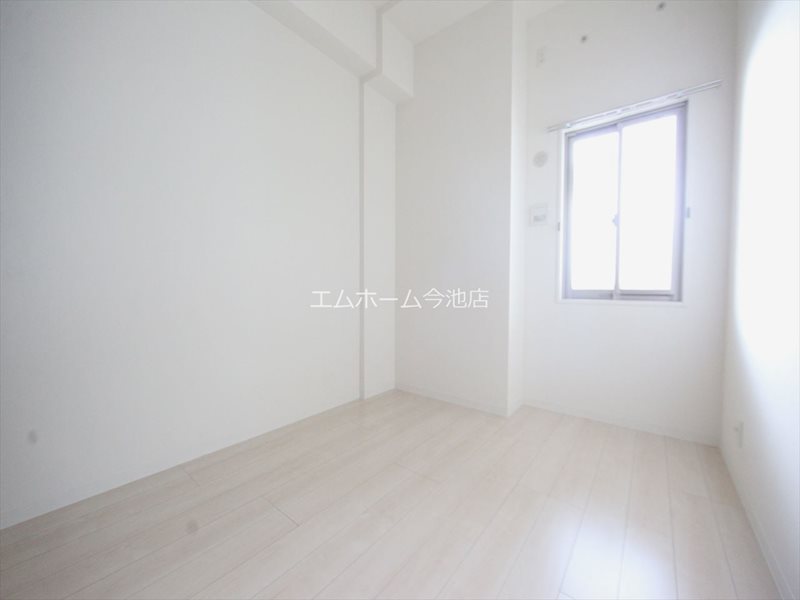 その他　洋室4.7帖　換気良好　収納充実しています