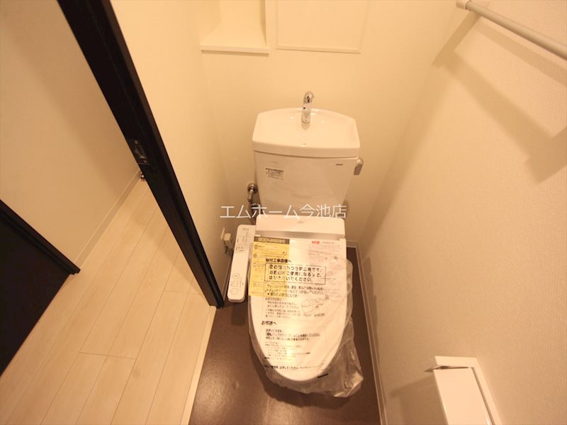 トイレ　温水洗浄便座付トイレ