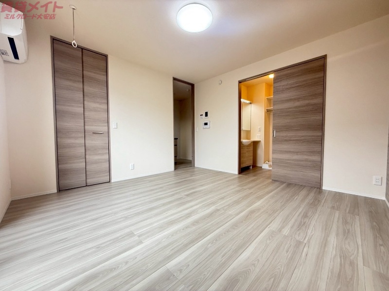 居室・リビング　別部屋参考写真です