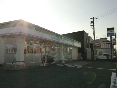 コンビニ　ファミリーマート　和泉芦部町店（コンビニ）まで833m