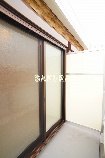 バルコニー　開放的で明るい空間を演出してくれるバルコニーです♪