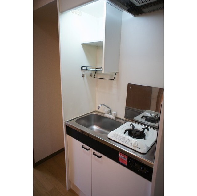 キッチン　※同タイプの別部屋の写真です。