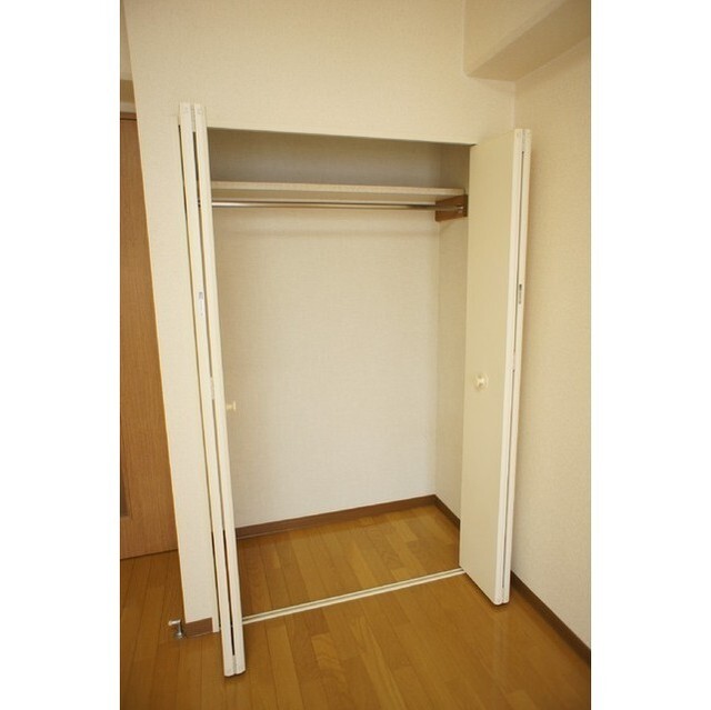 収納　※同タイプの別部屋の写真です。