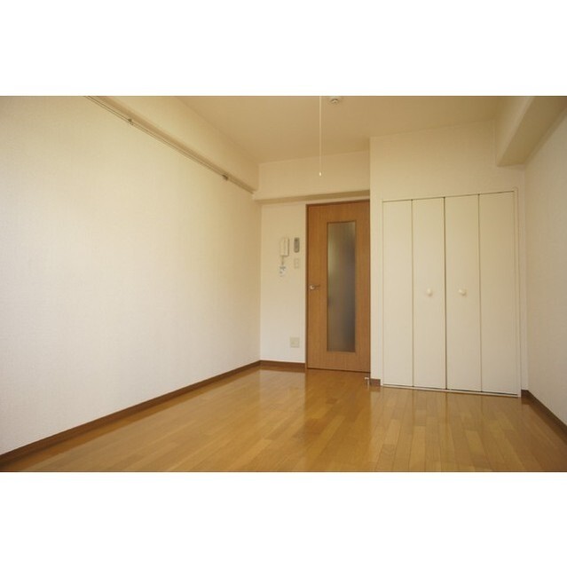 居室・リビング　※同タイプの別部屋の写真です。