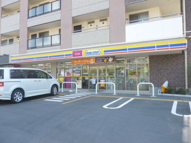 コンビニ　ミニストップ東松戸駅東口店（コンビニ）まで284m
