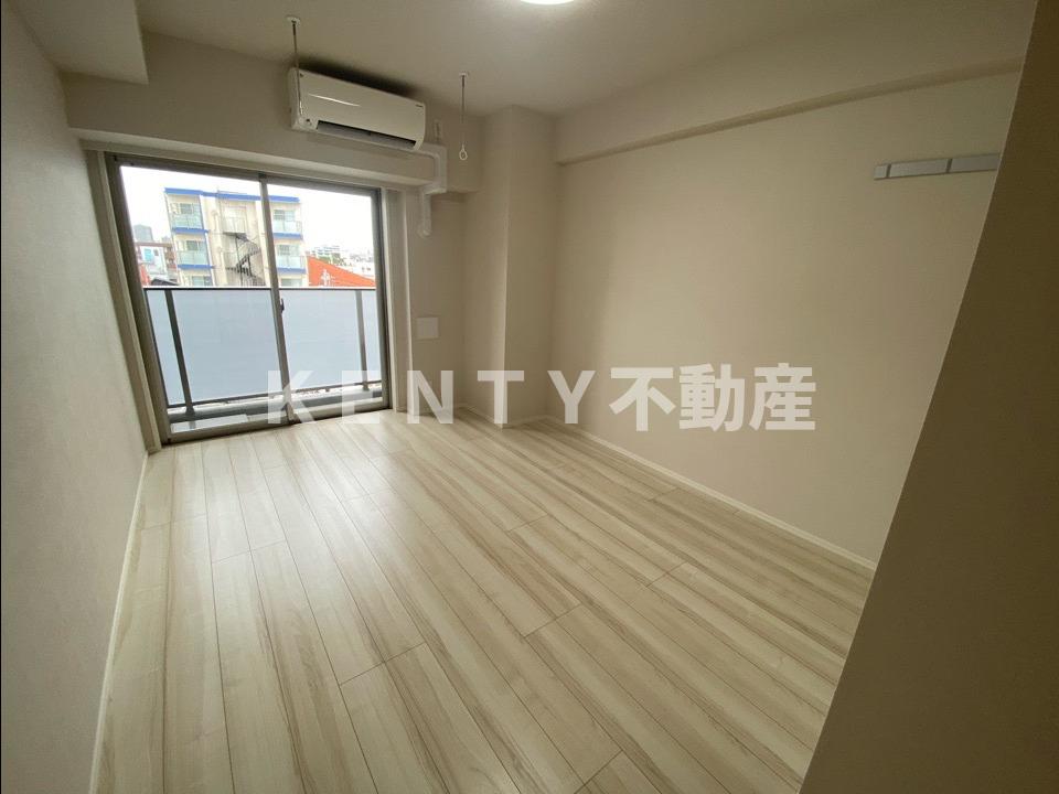 その他部屋・スペース　落ち着いた色調の寝室です