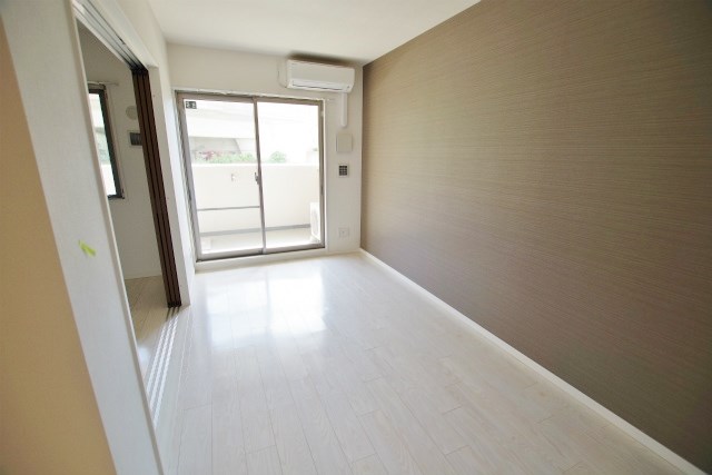 居室・リビング　※別号室の写真です。