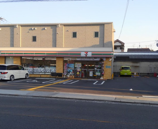 コンビニ　セブンイレブン 大阪桃谷5丁目店（コンビニ）まで370m