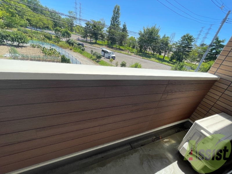 バルコニー　このバルコニースペースは洗濯物も問題なく干せそうですね。