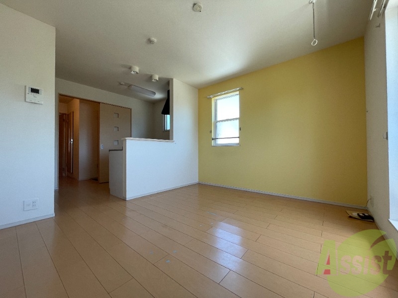 居室・リビング　陽当たりが良く、広々として過ごしやすそうです。