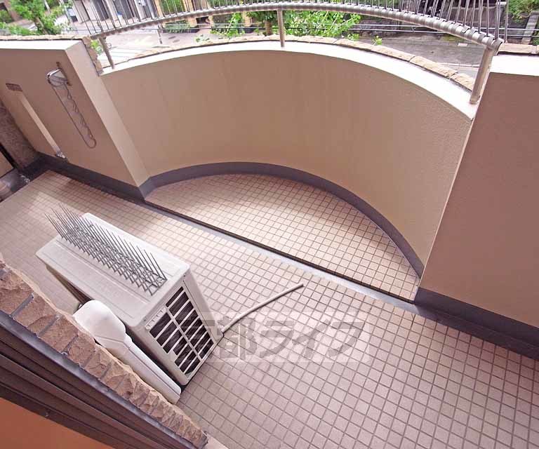 バルコニー　洗濯物も多く干せますね。