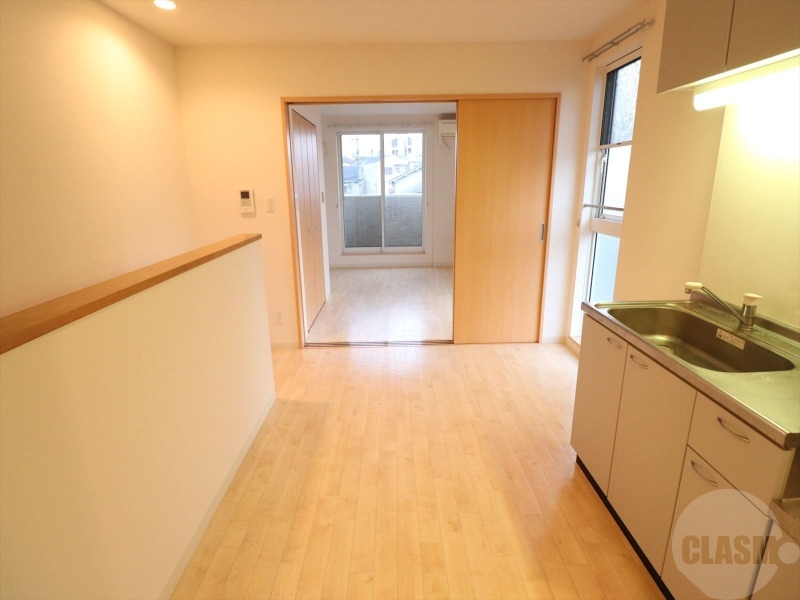 居室・リビング　６．２帖のダイニング・７．１帖の洋室