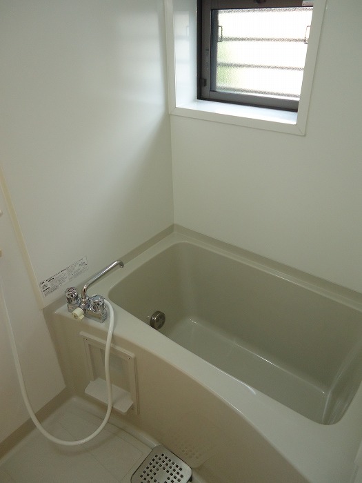 バス・シャワールーム　※浴室には窓があります。