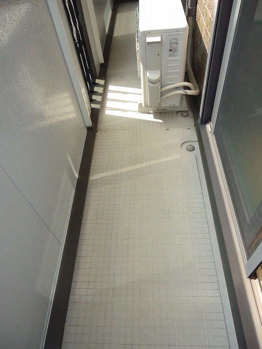 バルコニー　2部屋からバルコニーへ出入りできますので、効率的!!