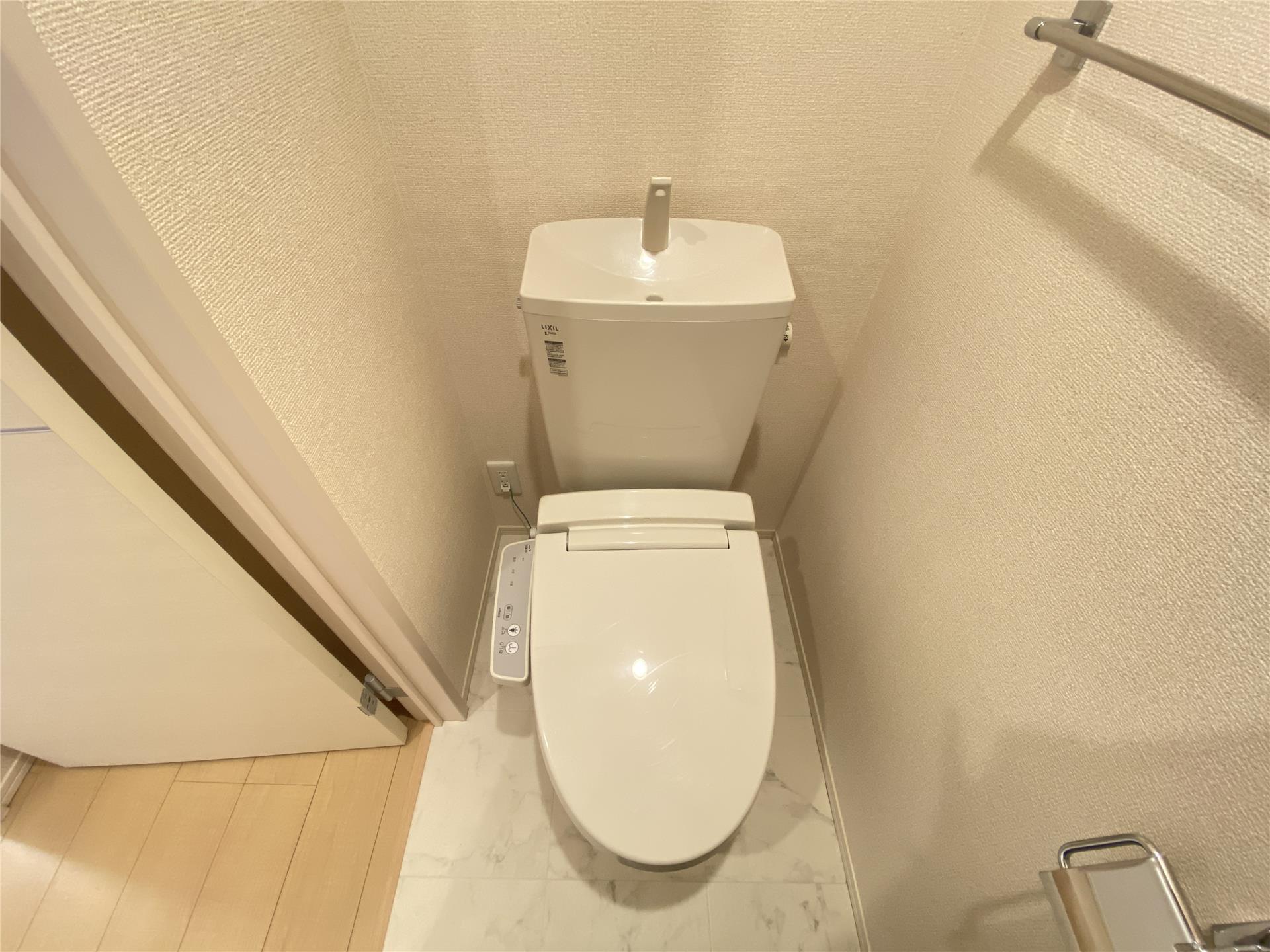 トイレ　温水洗浄暖房便座付トイレ