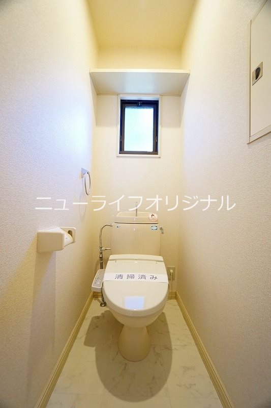 トイレ　トイレには快適な温水洗浄便座付