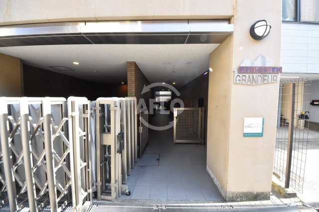 エントランス　グランドール有本　エントランス