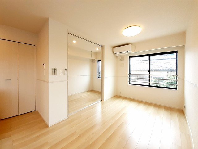 居室・リビング　こちらの居間で趣味の時間をお楽しみください