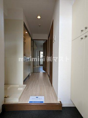 玄関　※同マンション別間取り参考写真です