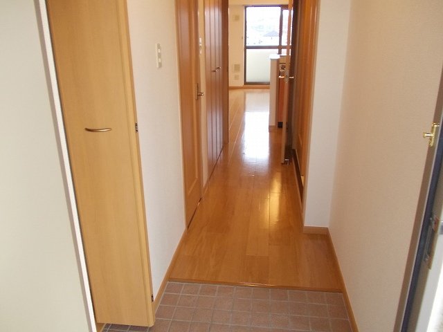 玄関　収納もある玄関です