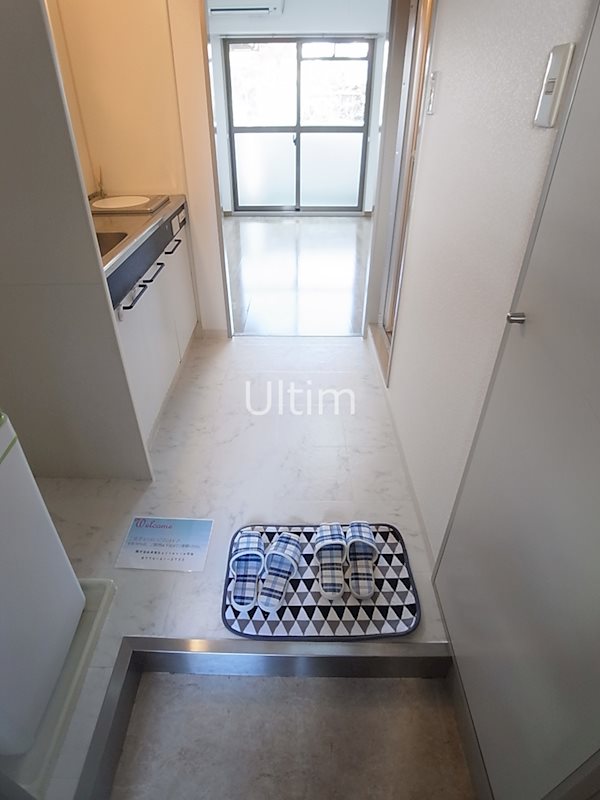 玄関　別部屋のお写真です。ご参考までに！