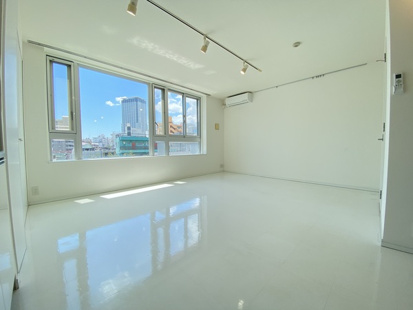 居室・リビング　明るい室内