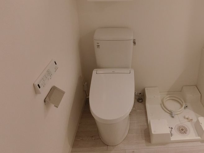 トイレ　別号室の参考写真です。